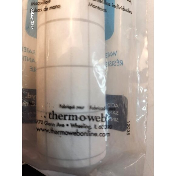 HeatnBond Gloss Finish Iron-On Vinyl 17" X 2 Yards - Picture 2 of 7